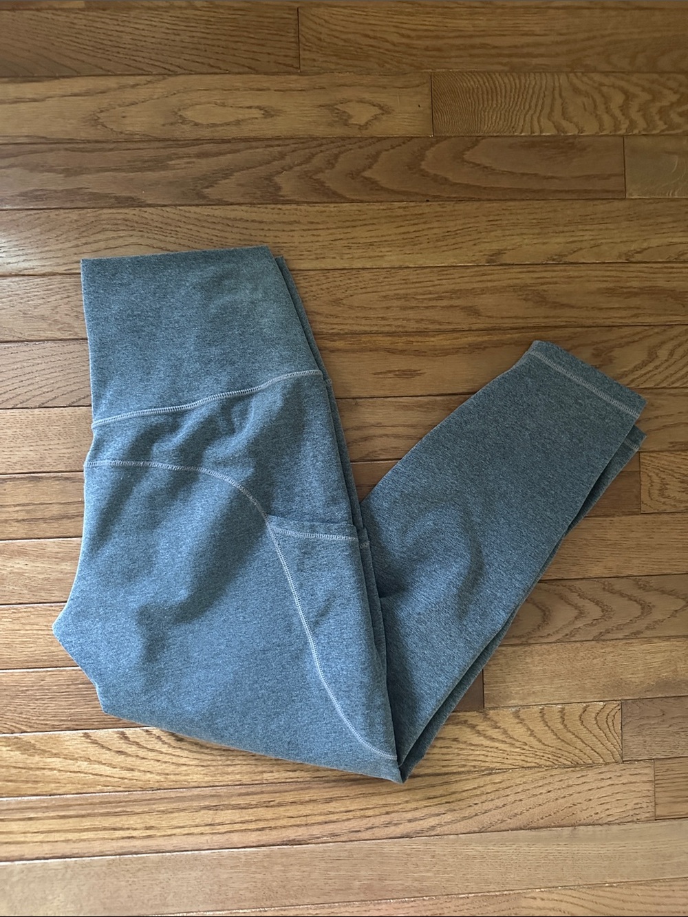 High-Waist Grey Performance Leggings with Side Pockets